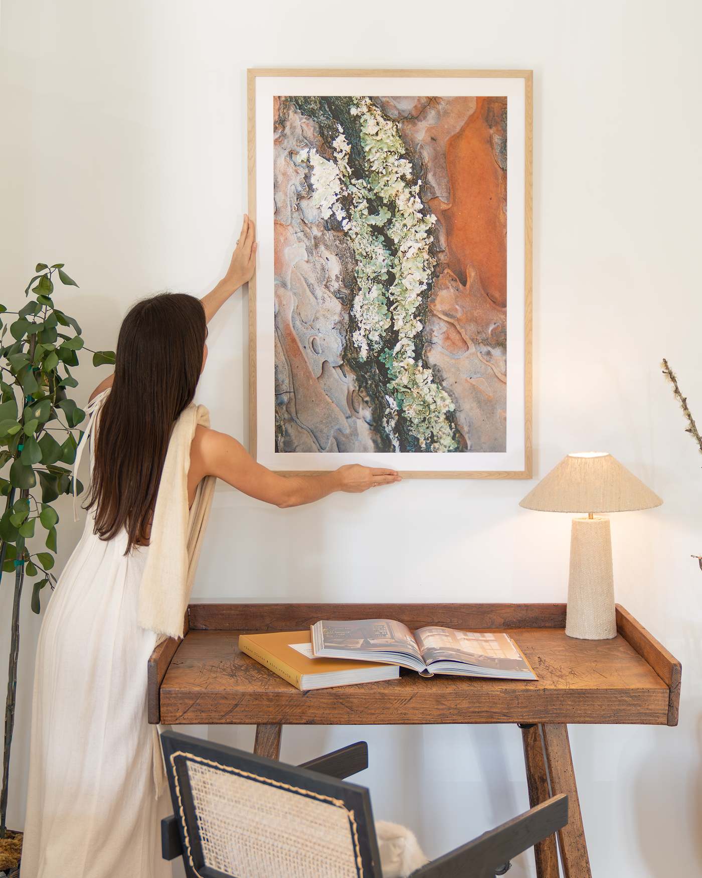 TALK TO AN ART ADVISOR