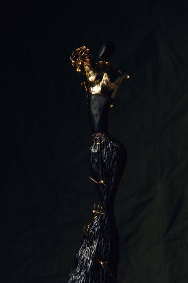 Original Abstract Women Sculpture by M I S H I I I  Crea