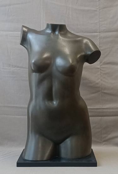 Original Art Deco Women Sculpture by Marina Radius